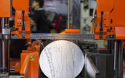 陆丰立式金属带锯床切削出现跑带故障解决方法！